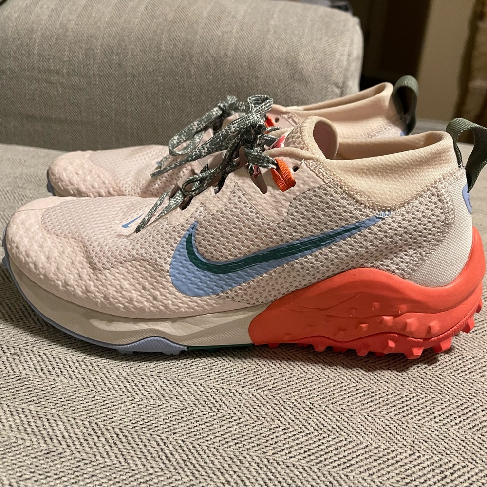 WOMEN’S NIKE WILDHORSE 7 (600 - LIGHT SOFT PINK/ALUMINUM/MAGIC EMBER)